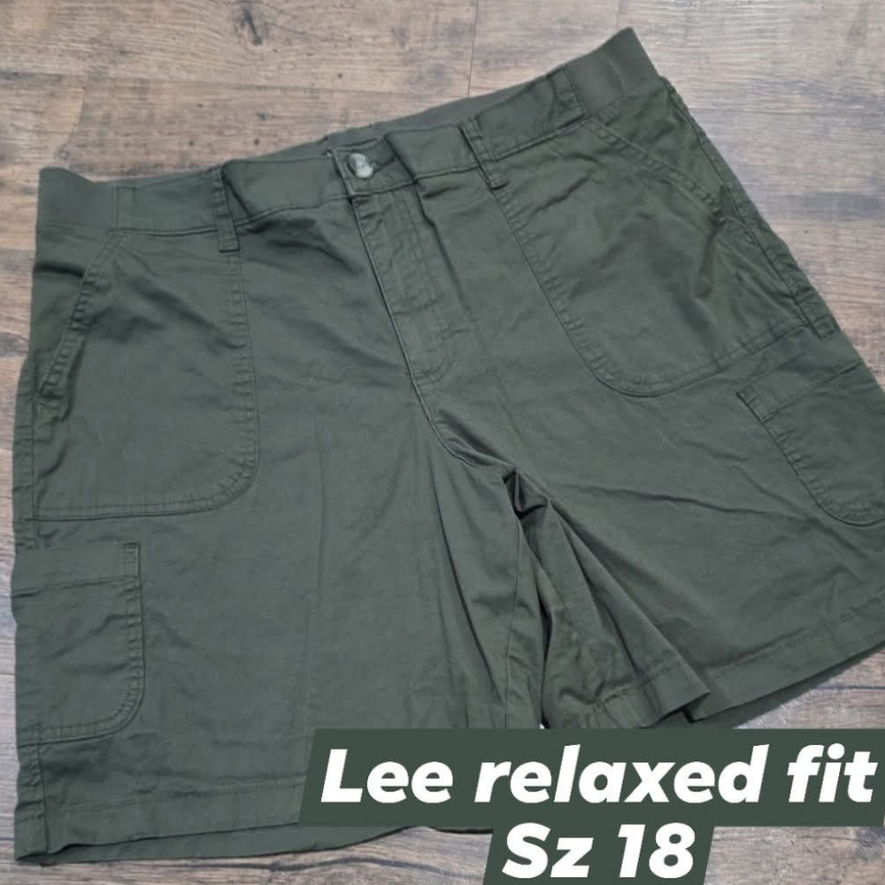 Lee womens shorts sz 18 ☀️